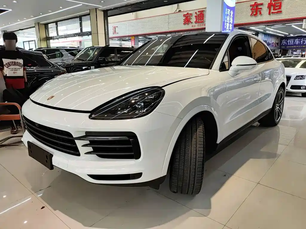 Porsche Cayenne 2022 — фото 1