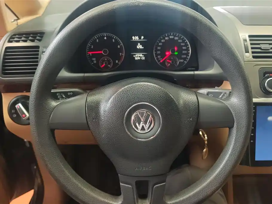 Volkswagen Touran 2015 — фото 15