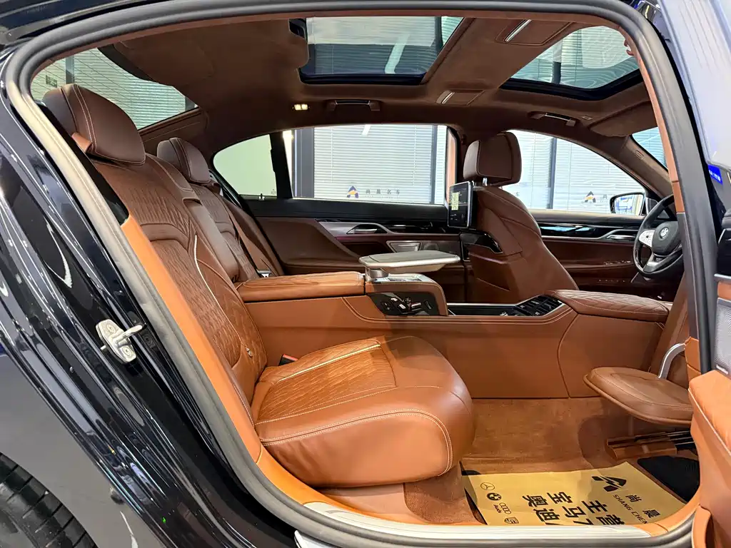 BMW 7 Series 2021 — фото 10