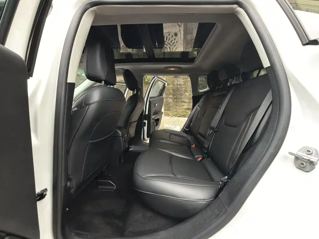 Jeep Compass 2017 — фото 10