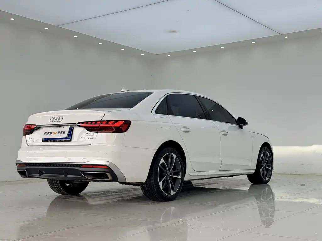 Audi A4L 2022 — фото 12