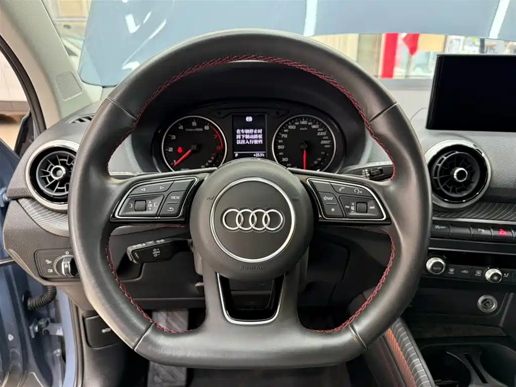 Audi Q2L 2022 — фото 11