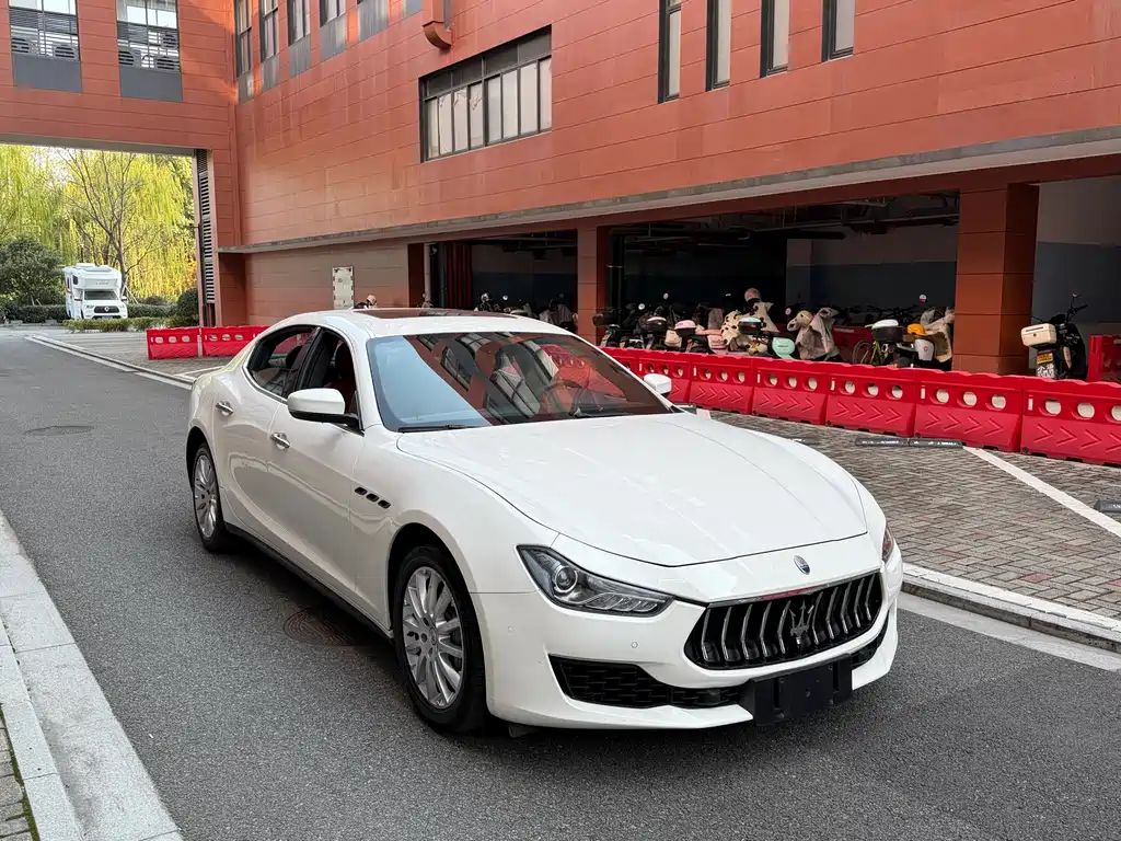 Maserati Ghibli 2021 — фото 3