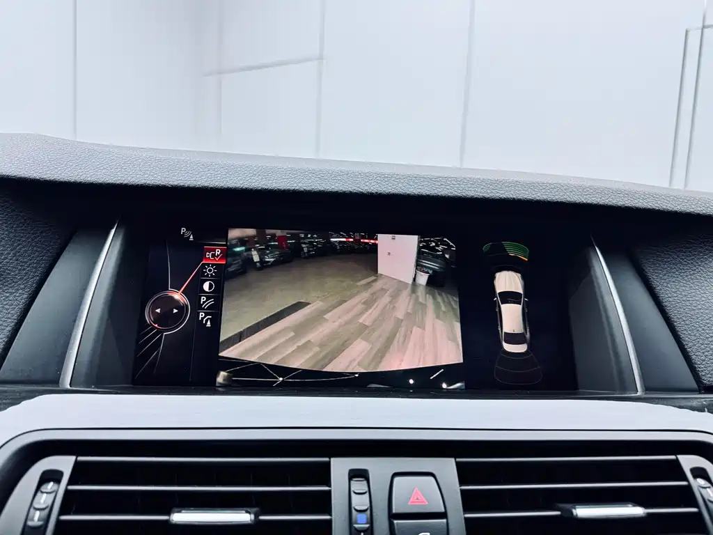 BMW 5 Series 2016 — фото 17