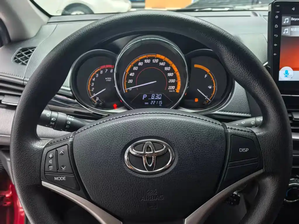 Toyota Yaris L 2022 — фото 12