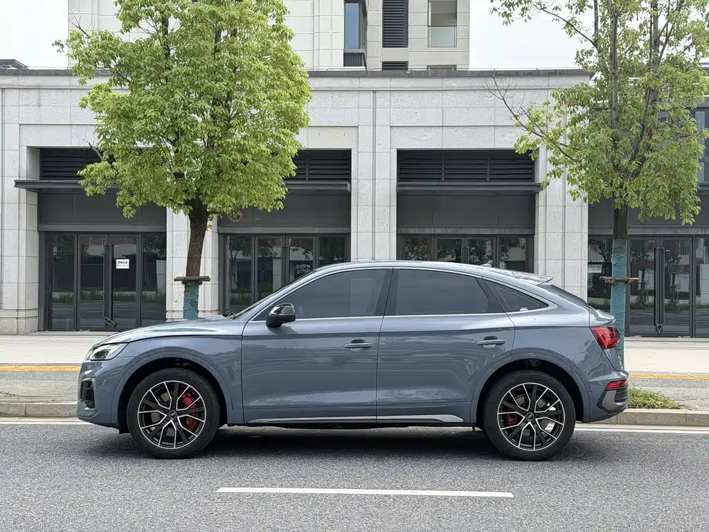 Audi Q5L Sportback 2022 — фото 4