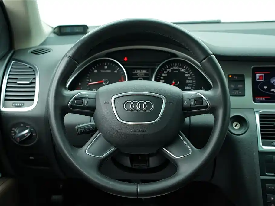 Audi Q7 2012 — фото 9