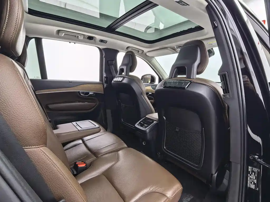 Volvo XC90 2019 — фото 11