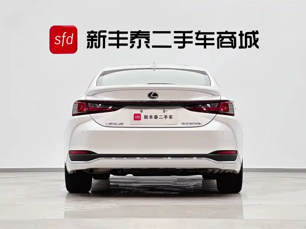 Lexus ES 2023