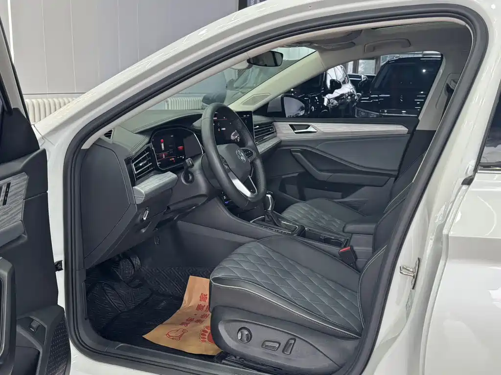 Volkswagen Sagitar 2022