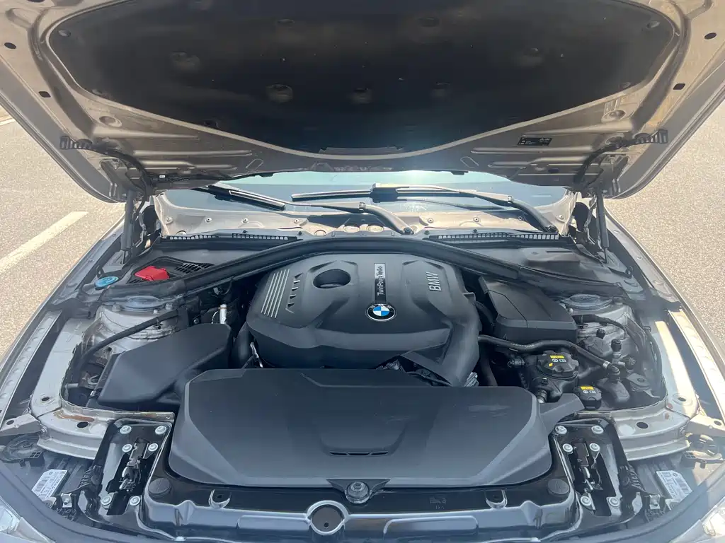 BMW 3 Series 2017 — фото 18