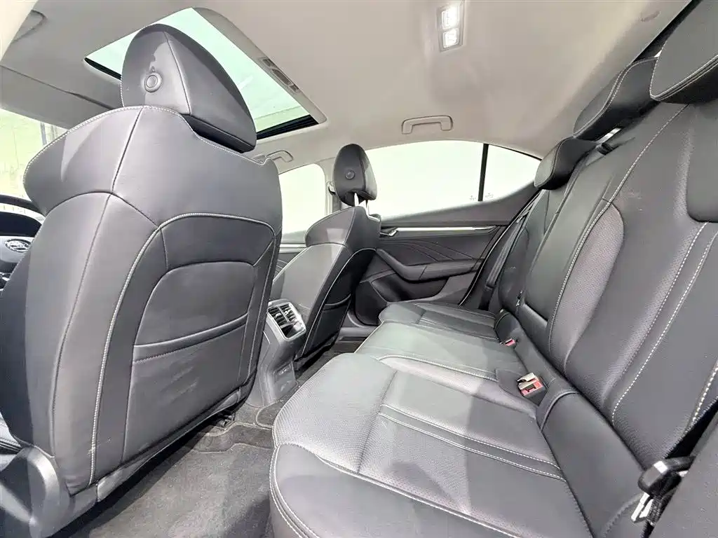 Skoda Octavia 2022 — фото 8