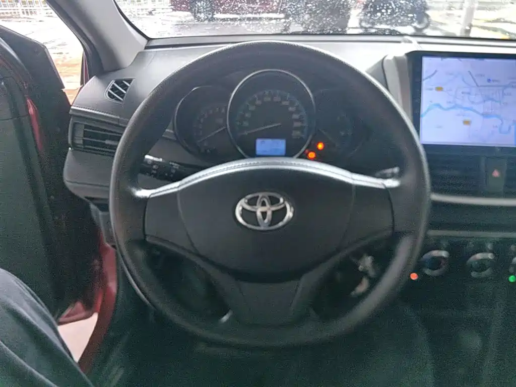 Toyota Yaris L 2016 — фото 11