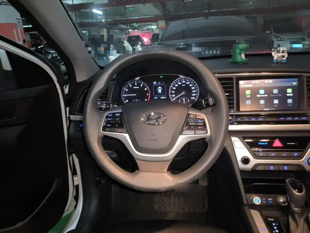 Hyundai Elantra 2018 — фото 3