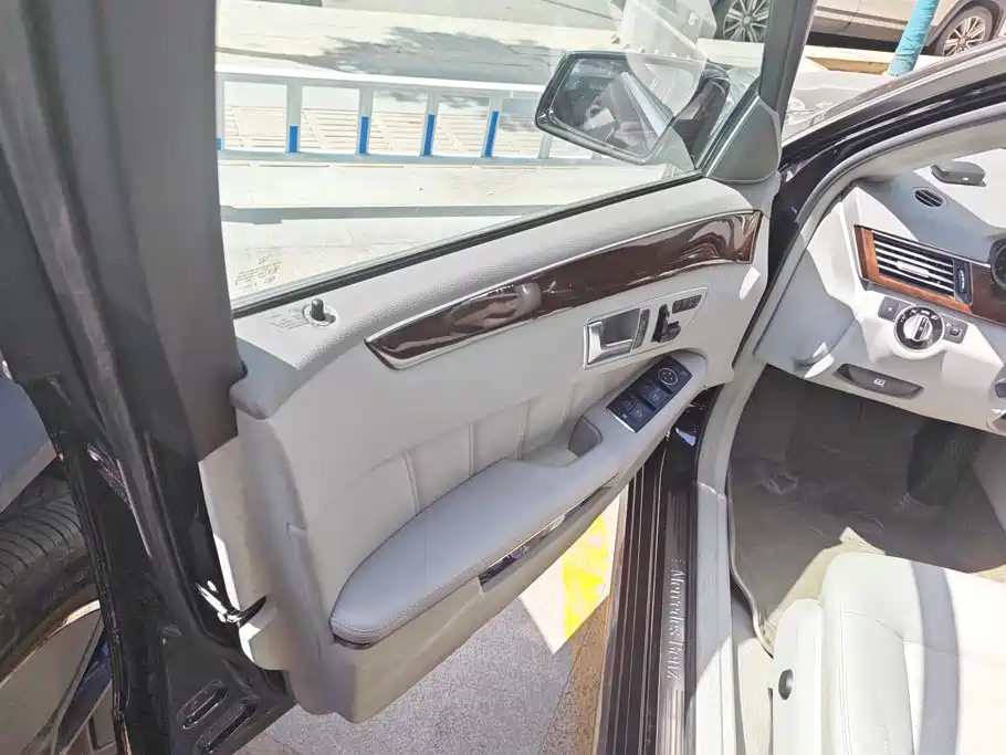 Mercedes-Benz E-Class 2012