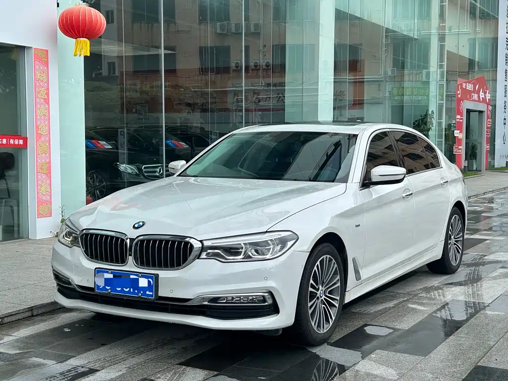 BMW 5 Series 2019 — фото 1