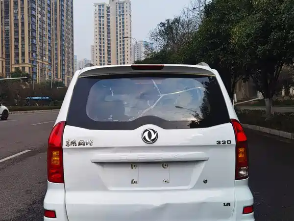 Dongfeng Scenery 330 2016