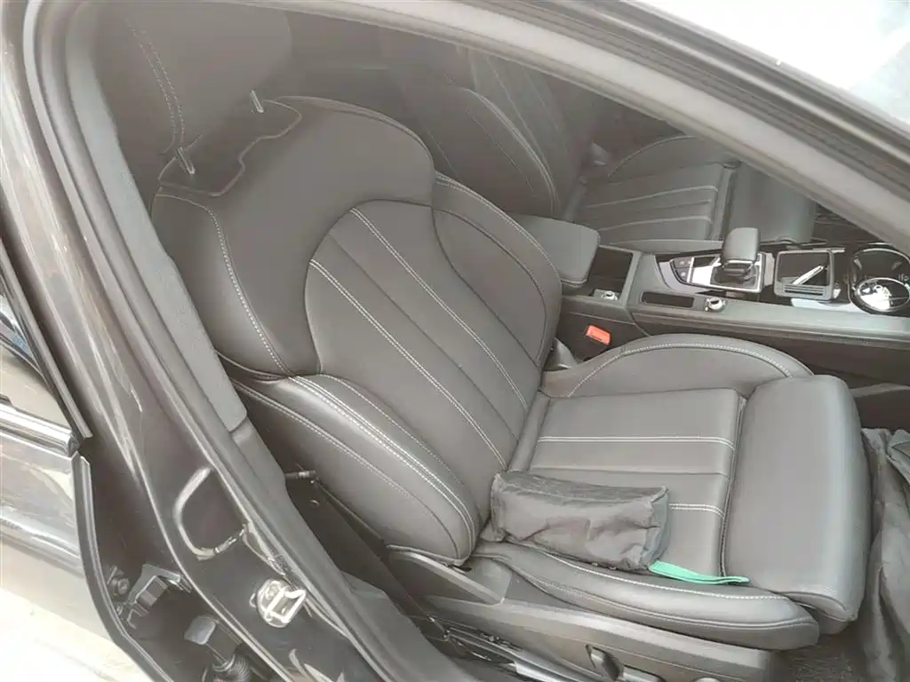 Audi A4L 2023 — фото 25
