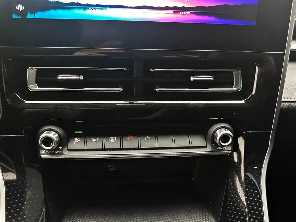 Haval M6 2022 — фото 15