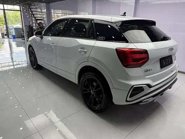 Audi Q2L 2023