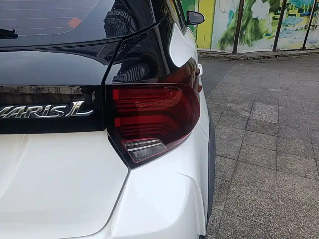 Toyota Yaris L 2022 — фото 8