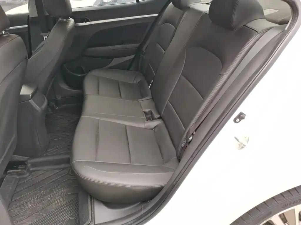 Hyundai Elantra 2019 — фото 17
