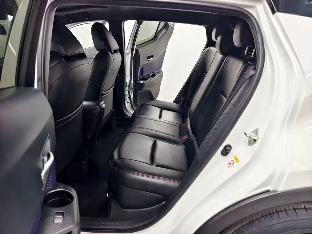 Toyota C-HR 2019 — фото 13
