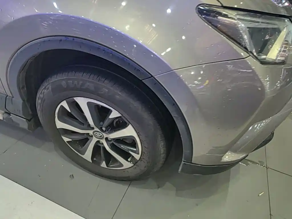 Toyota RAV4 2019 — фото 14