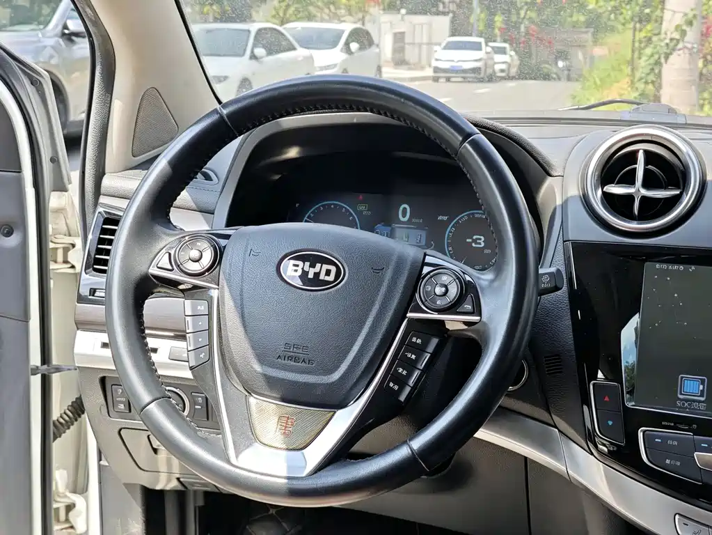 BYD Tang New Energy 2015 — фото 13