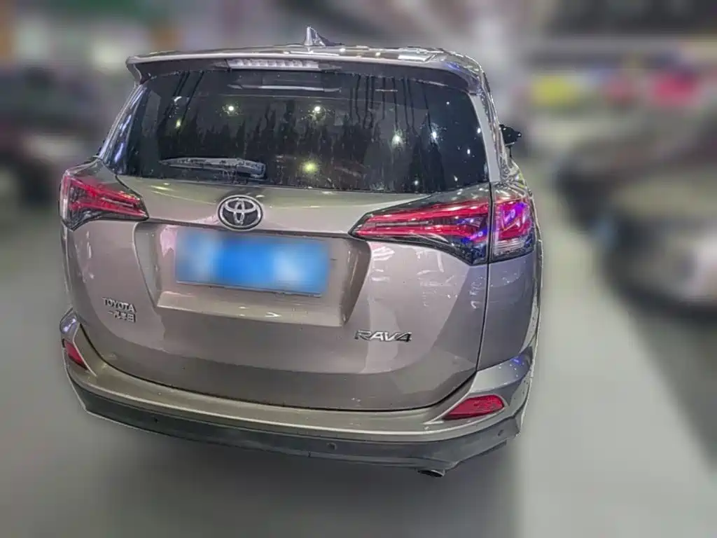 Toyota RAV4 2019 — фото 10
