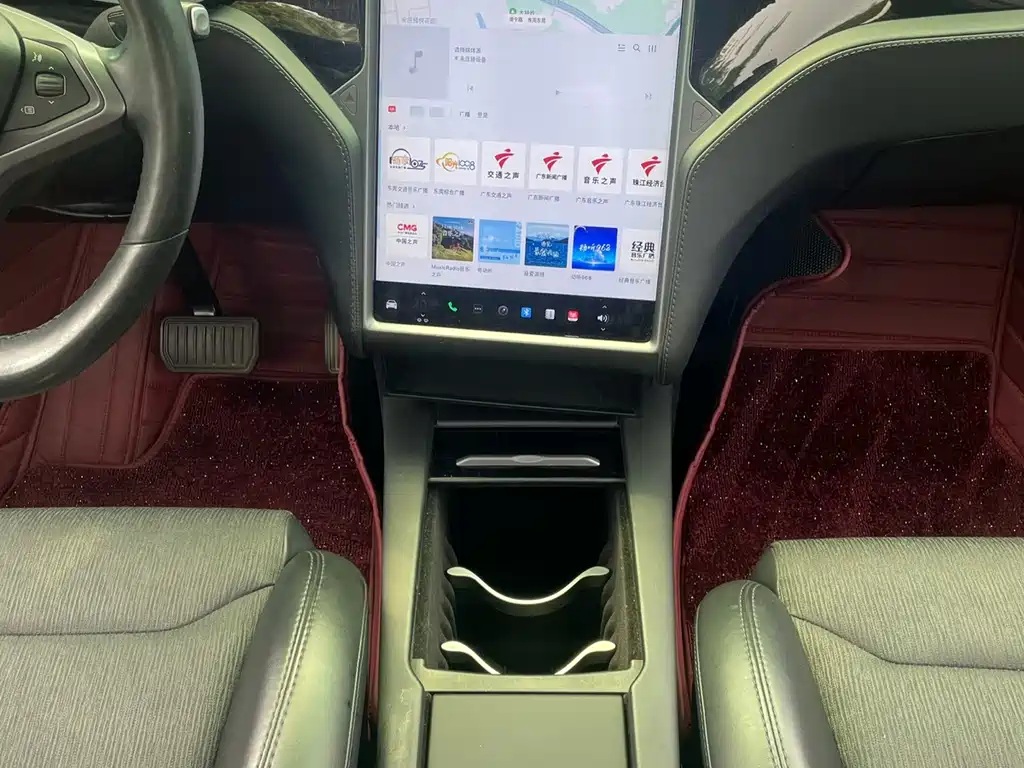 Tesla Model X 2019 — фото 12