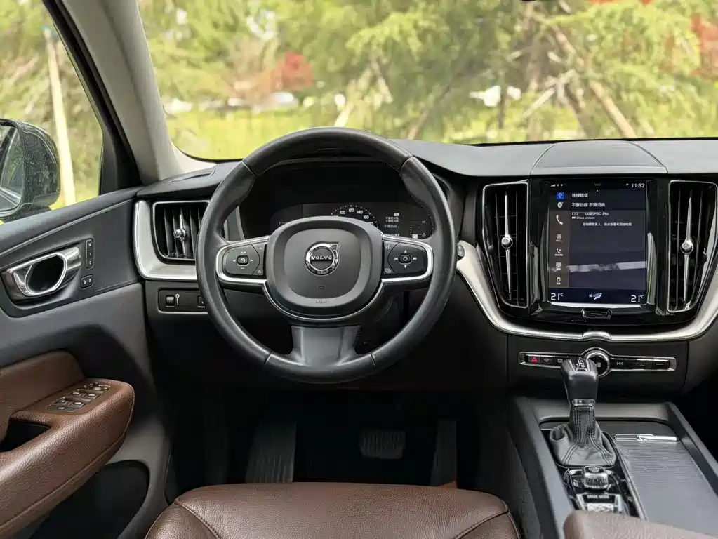 Volvo XC60 2020 — фото 23