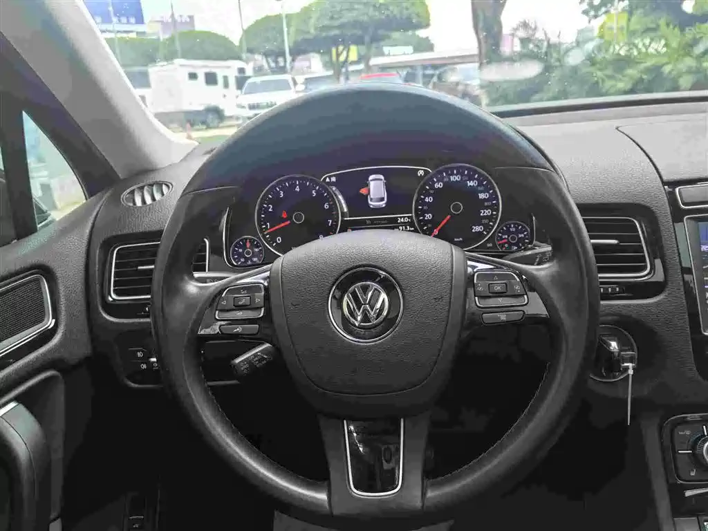 Volkswagen Touareg 2018 — фото 11