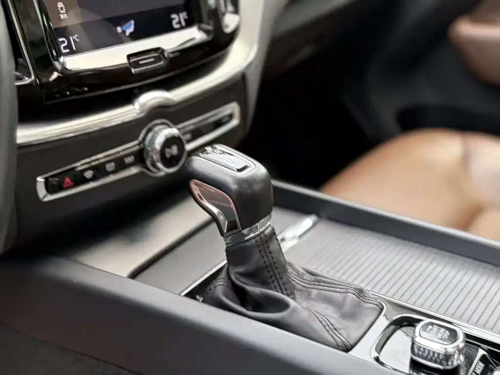 Volvo XC60 2020 — фото 16