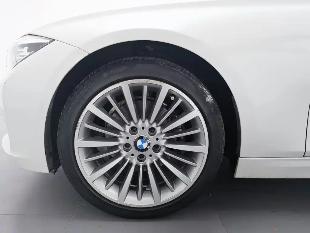 BMW 3 Series 2018 — фото 17