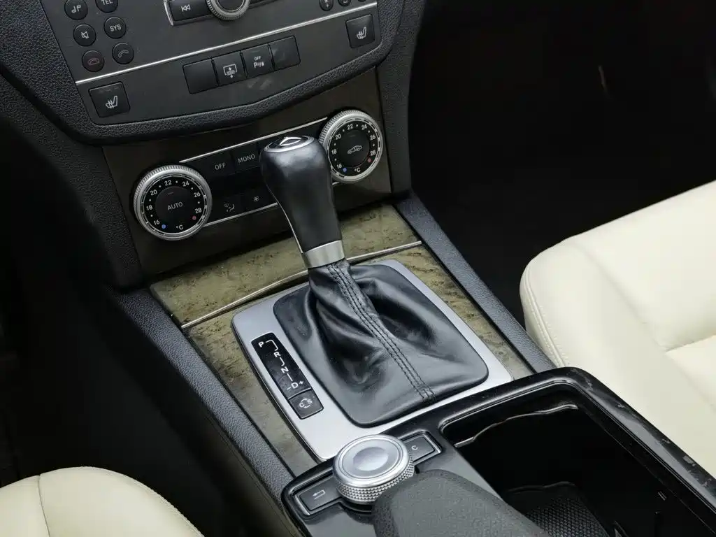 Mercedes-Benz C-Class 2010 — фото 13