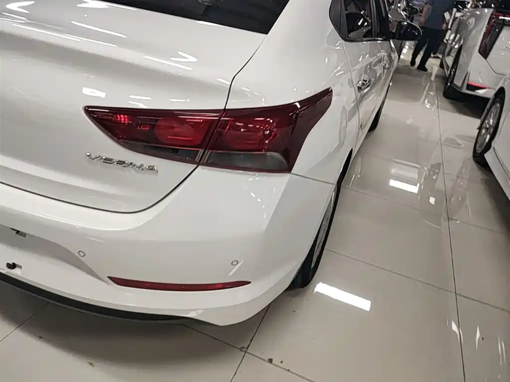 Hyundai Verna 2017 — фото 8