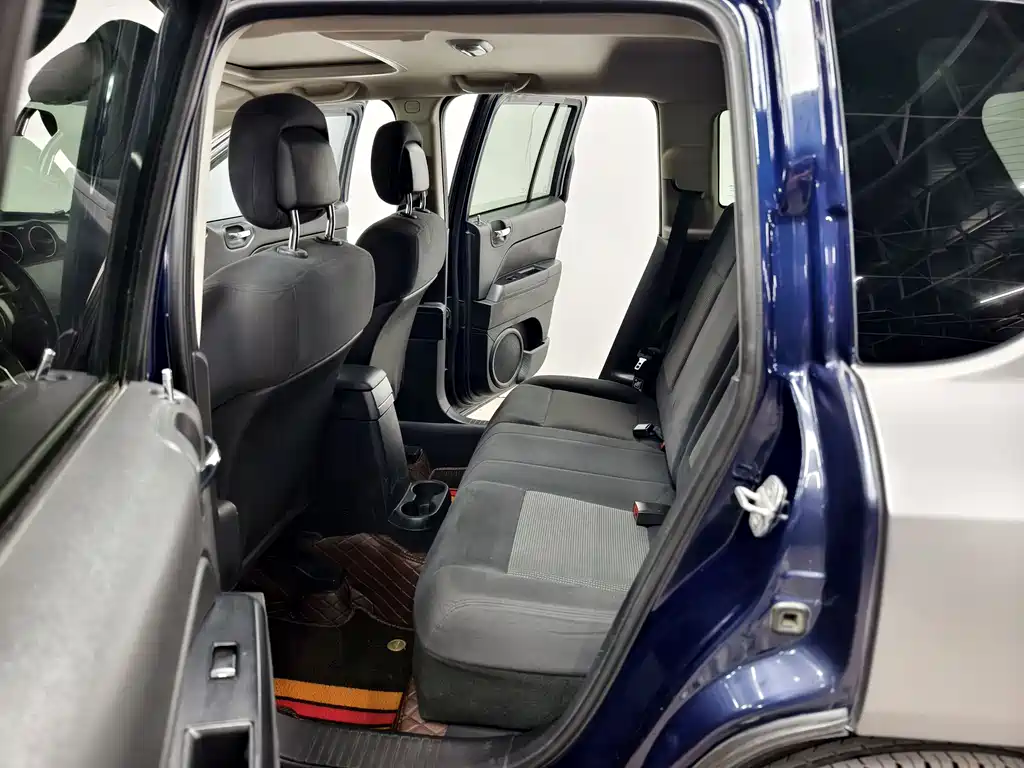 Jeep Compass 2012 — фото 13