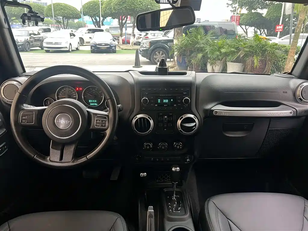 Jeep Wrangler 2017 — фото 12
