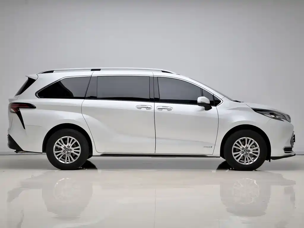 Toyota Sienna 2022 — фото 6