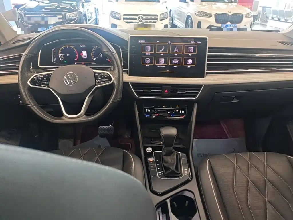 Volkswagen Tiguan L 2023 — фото 10
