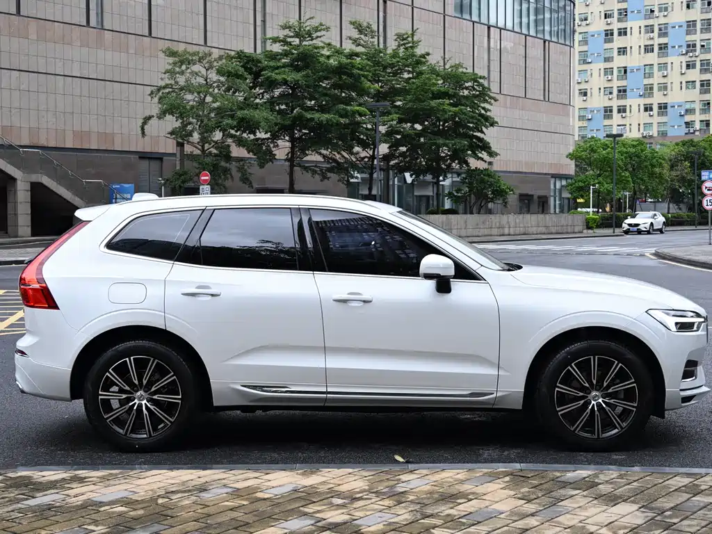 Volvo XC60 2020 — фото 6