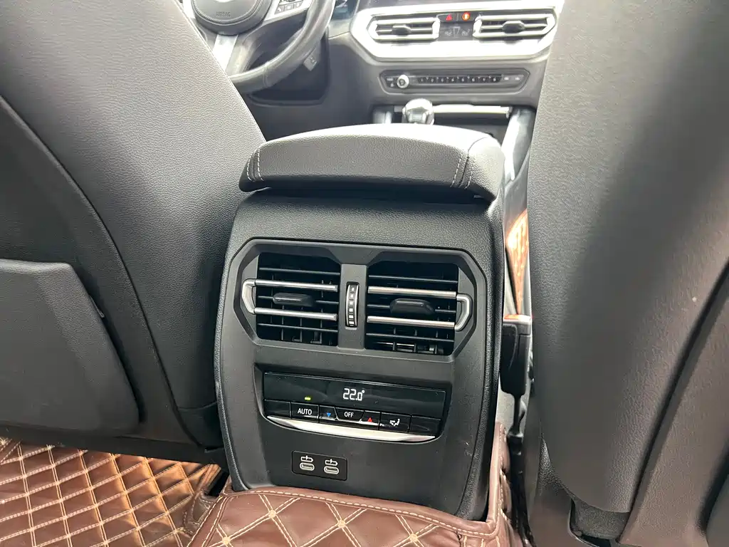 BMW 3 Series 2019 — фото 16