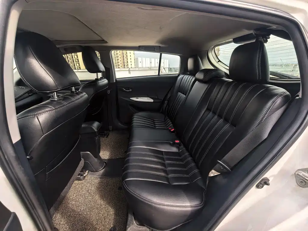 Toyota Yaris L 2015 — фото 7