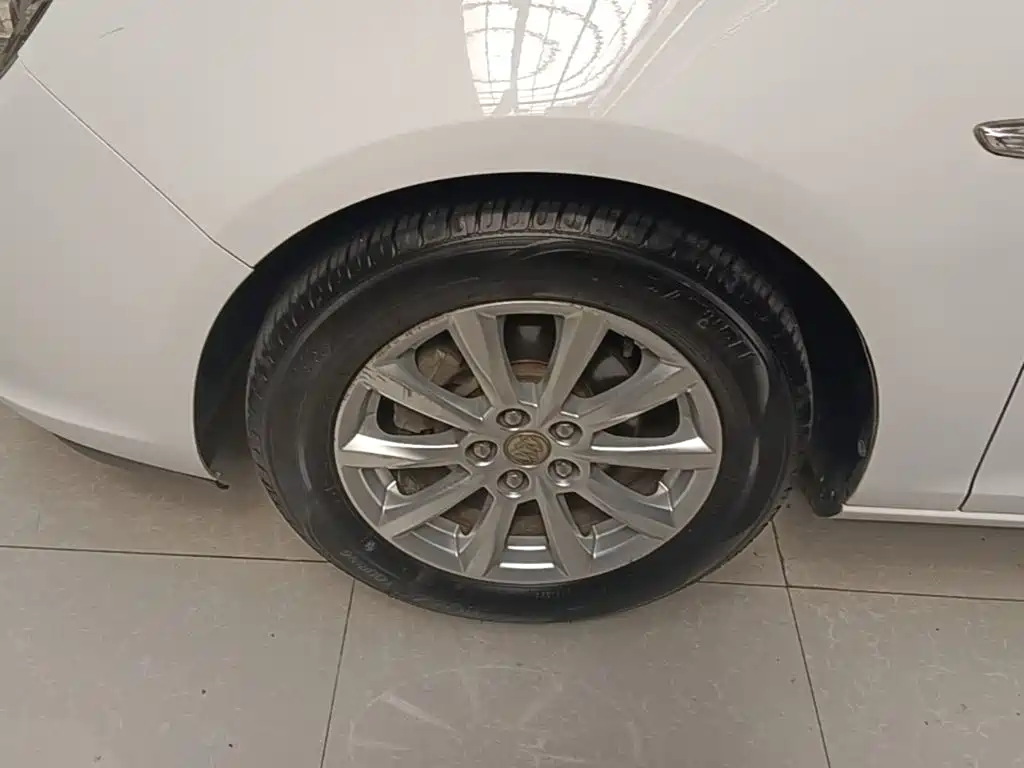 Buick Excelle 2015 — фото 23