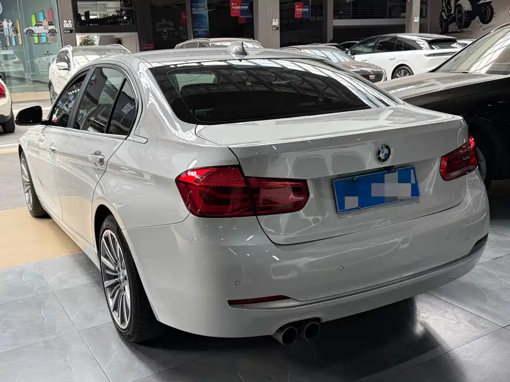 BMW 3 Series 2019 — фото 15