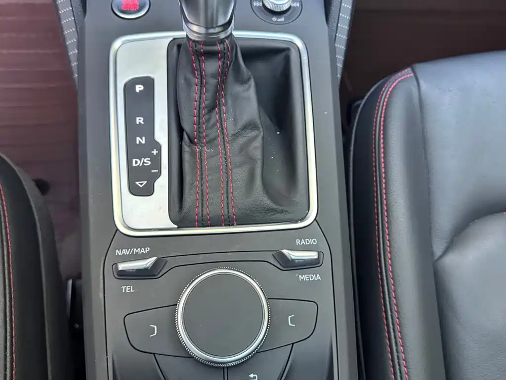 Audi Q2L 2023 — фото 17