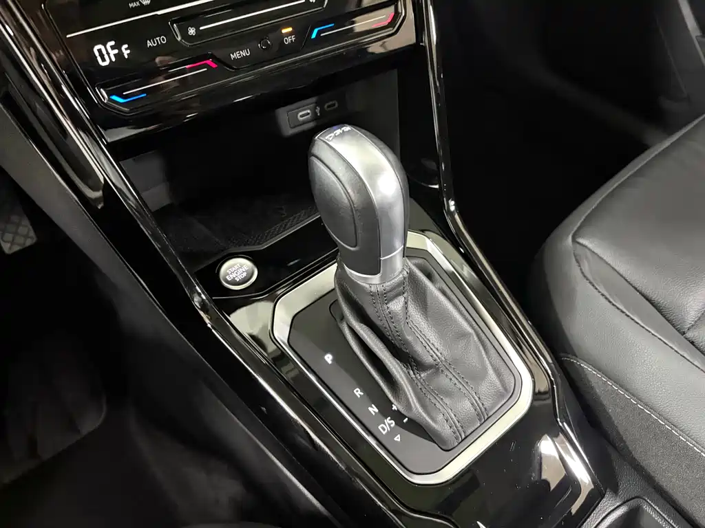 Volkswagen T-Roc 2023 — фото 15