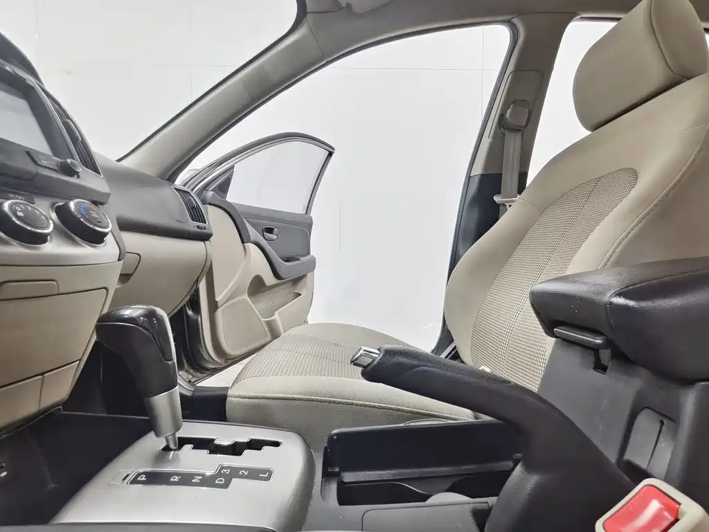 Hyundai Elantra 2014 — фото 11