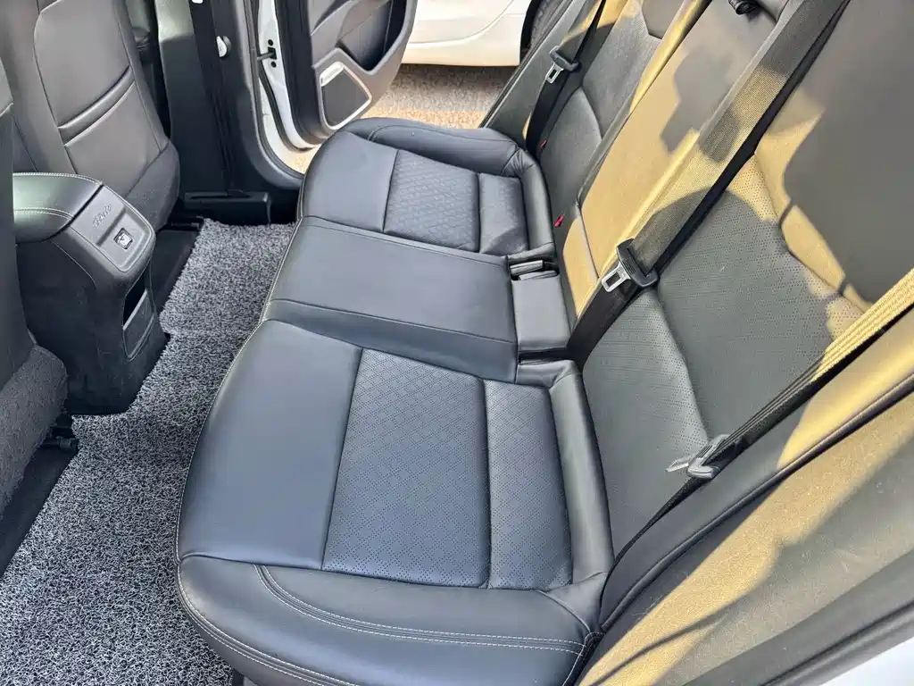 Changan Eado New Energy 2019 — фото 14